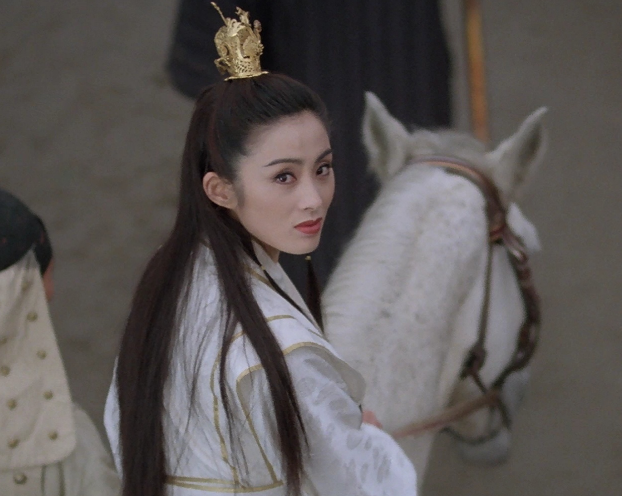 张敏28年后再扮"赵敏",再现骑马回眸一笑,颜值在线似冻龄 - 知乎