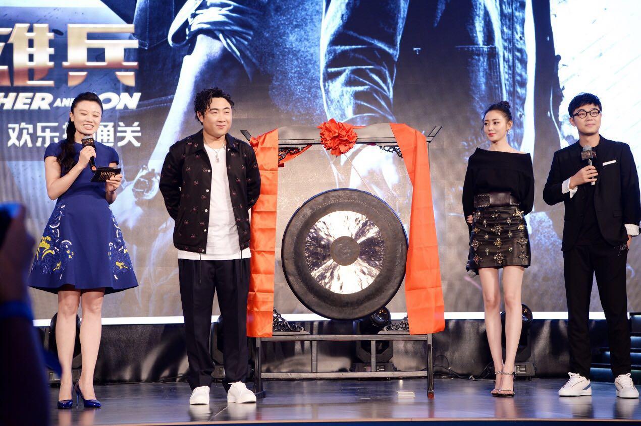 电影只看《父子雄兵》",这句推销语真带劲,暑期档重炮必看《父子雄兵