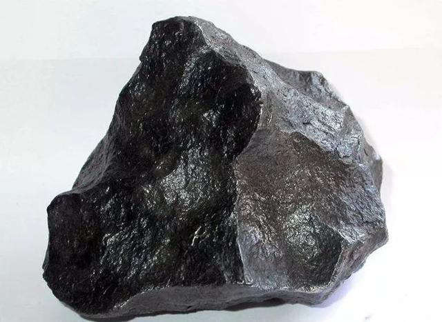 玉天下擦亮眼睛走出陨石收藏误区