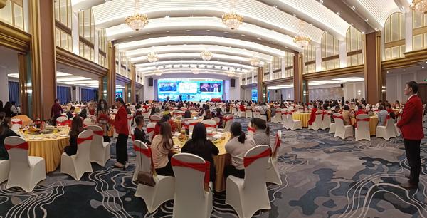 惠州首场大型产说会华创兆丰金牌讲师郭献和博士打响开门红战鼓