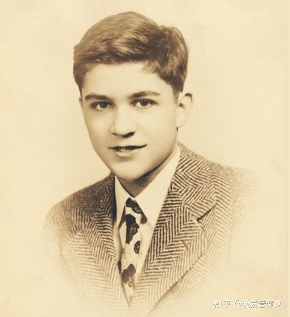 这个帅哥做的耳机风靡全球50年,你知道吗?