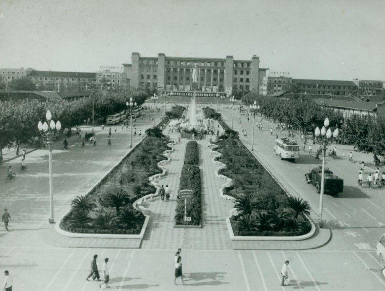 70年代天府第一路最为重要的节点——天府广场谈起人民南路的景观