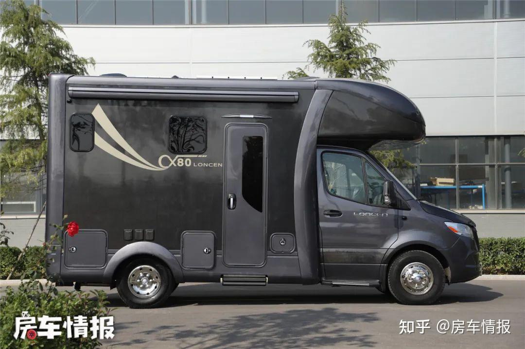 能电动绝不用手动新款奔驰斯宾特房车外墙材料堪比两辆跑车