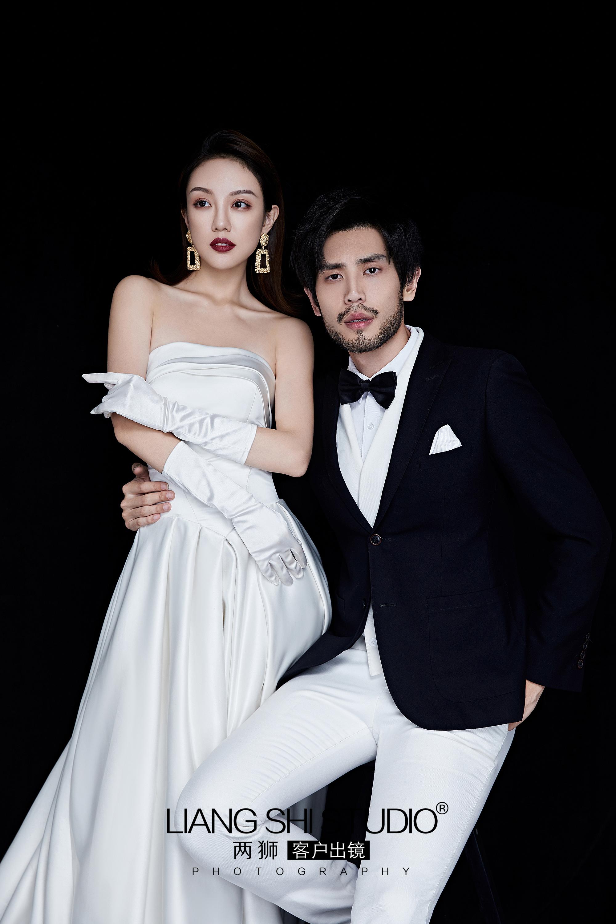 高级又迷人的仪式感黑色系极简婚纱照