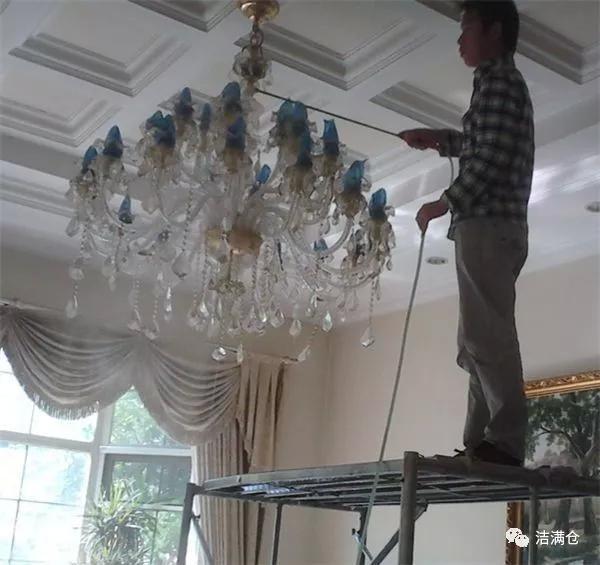 快过年了大厅里的水晶灯该如何清洗