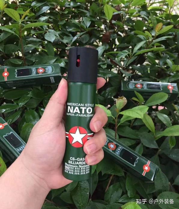 防狼喷雾防身电棍和口红防身手电