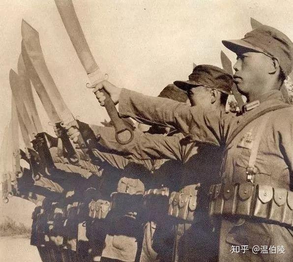 劈挂和八极名家马凤图,针对日军的近身格斗术,专门提炼了武术精华,为