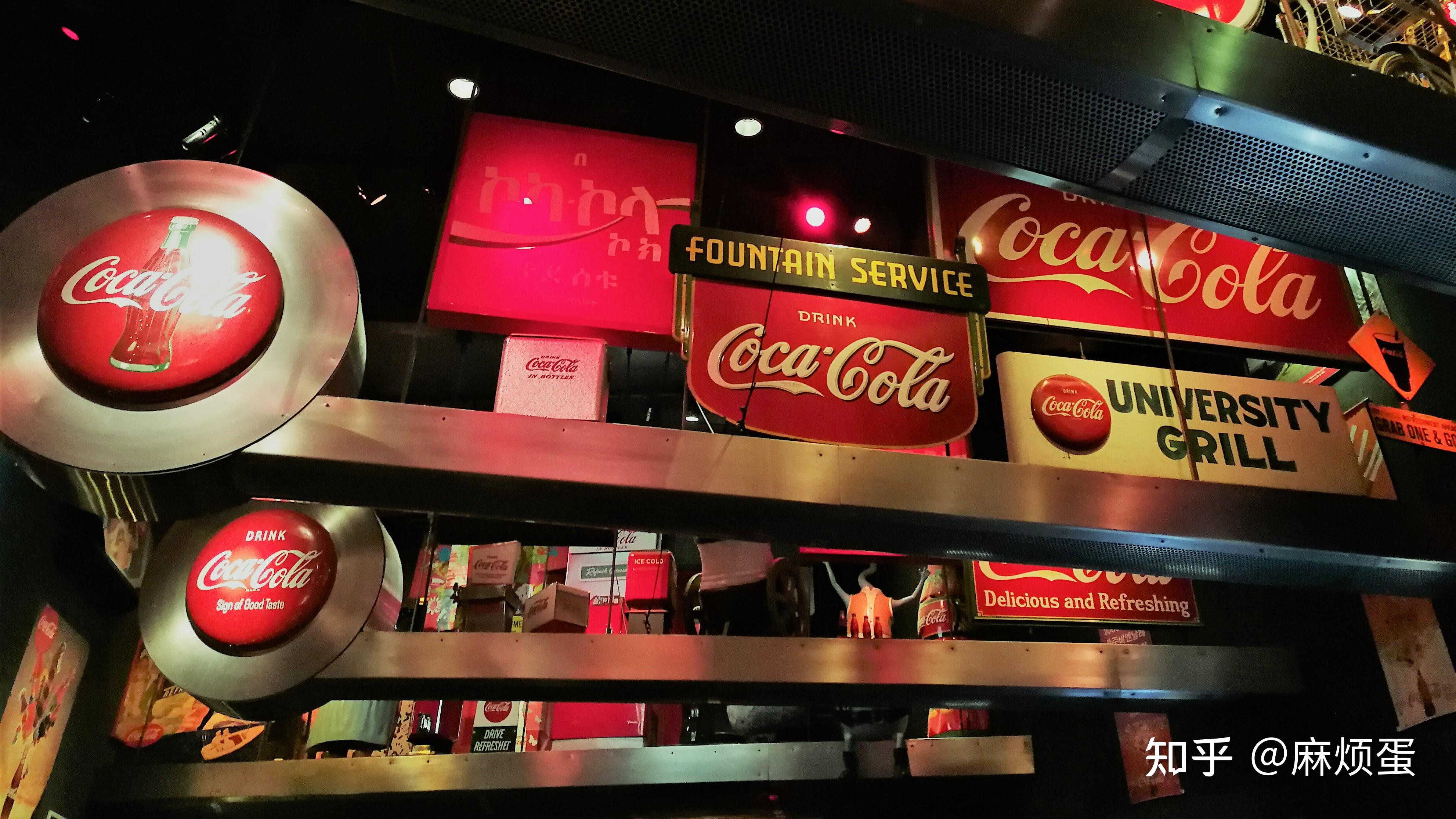 类似于一个博物馆,不过里面的展品都是与可口可乐有关的一切东西,比如