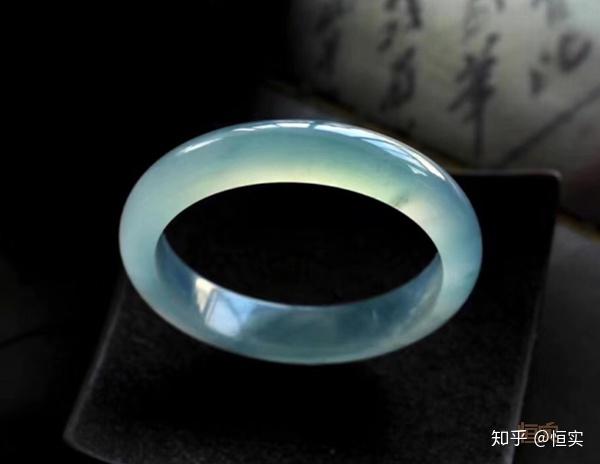 伟德国际平昌县人民法院关于CZ9623翡翠(A货)翡翠镶嵌蛋面手链（第一次拍卖）的公告