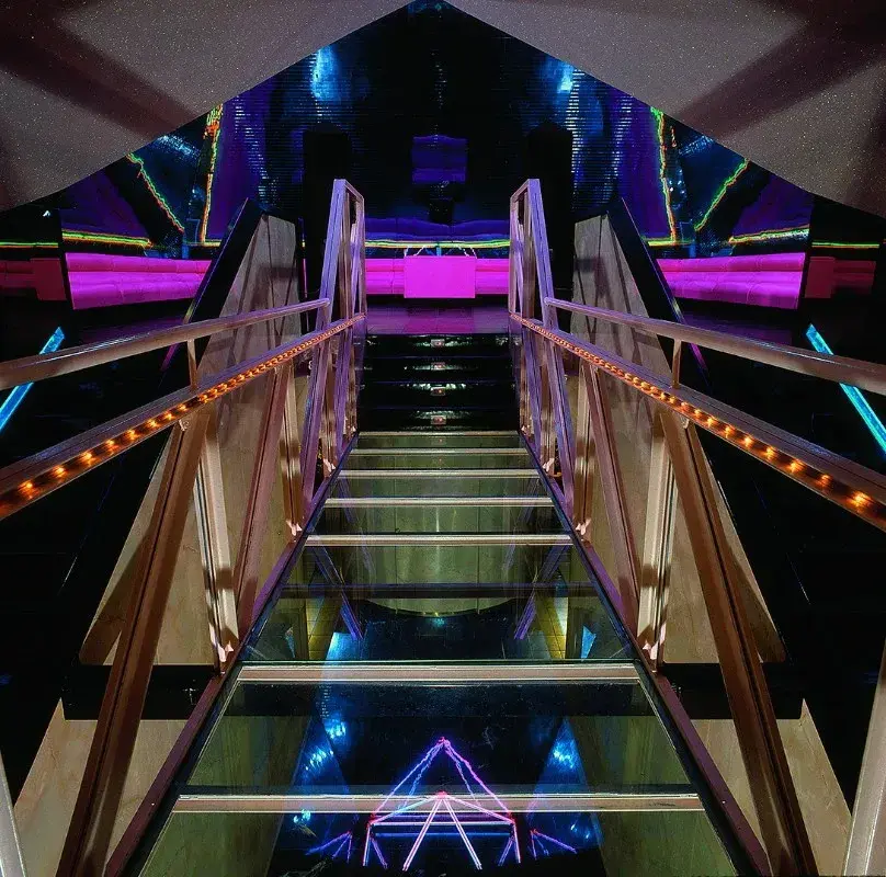 设计灵感丨不如跳舞开启非主流文化的舞厅设计