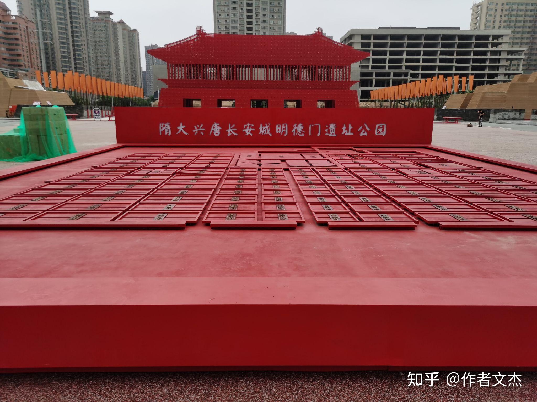 早就听说西安要恢复重建明德门古城墙遗址,直到今年8月,才看到初型