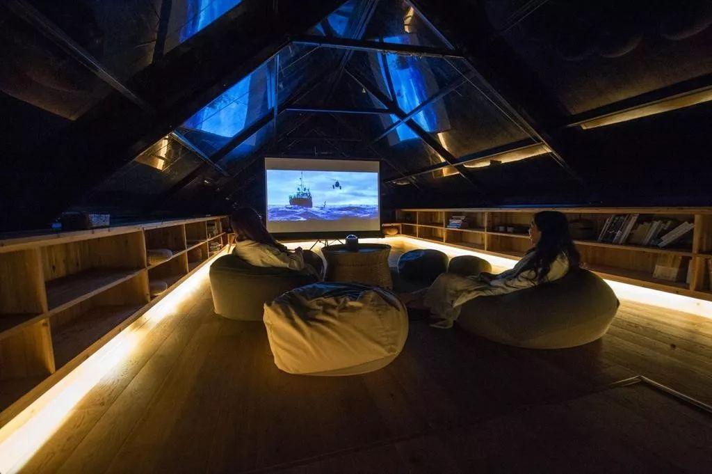 天气不够好时就可以窝在懒人沙发里看电影,简直不要太爽