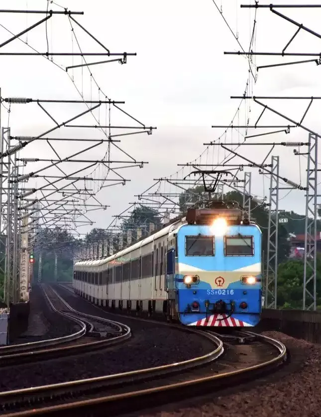 时间回到1878年清政府拆毁英国人擅自修筑的吴淞铁路中国的铁路里程重