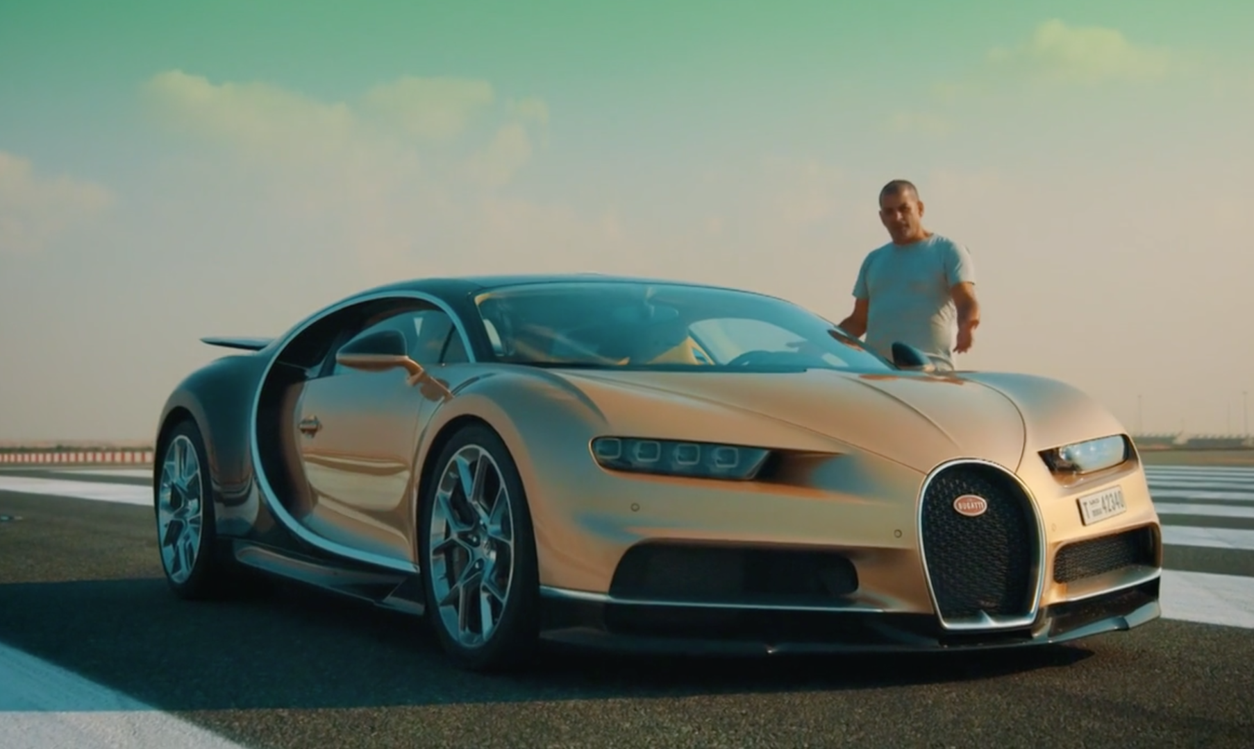 topgear的朋友们一定见证了chris harris 猴子哥走到了土豪聚集地迪拜