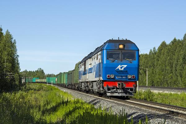 本型机车是在tep70型内燃机车的基础上开发研制的双节重联大功率干线