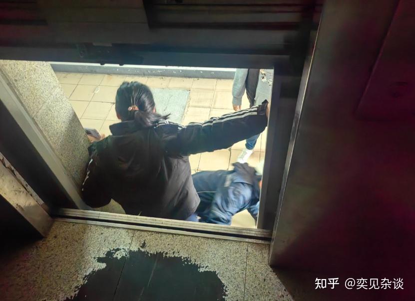 电梯新规落地,5月1日正式执行!物业集体慌了,业主不用再受气了 - 知乎