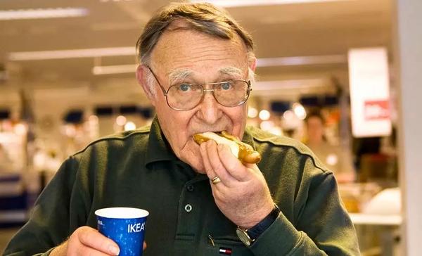 资产上百亿却只坐经济舱宜家创始人坎普拉德去世享年91岁