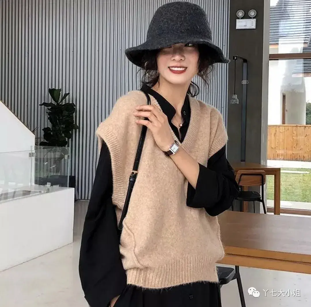 style 20:衬衣外搭背心