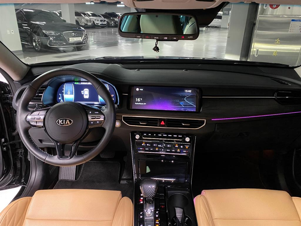 起亚k7造型很有豪华范气场不输一线豪华品牌