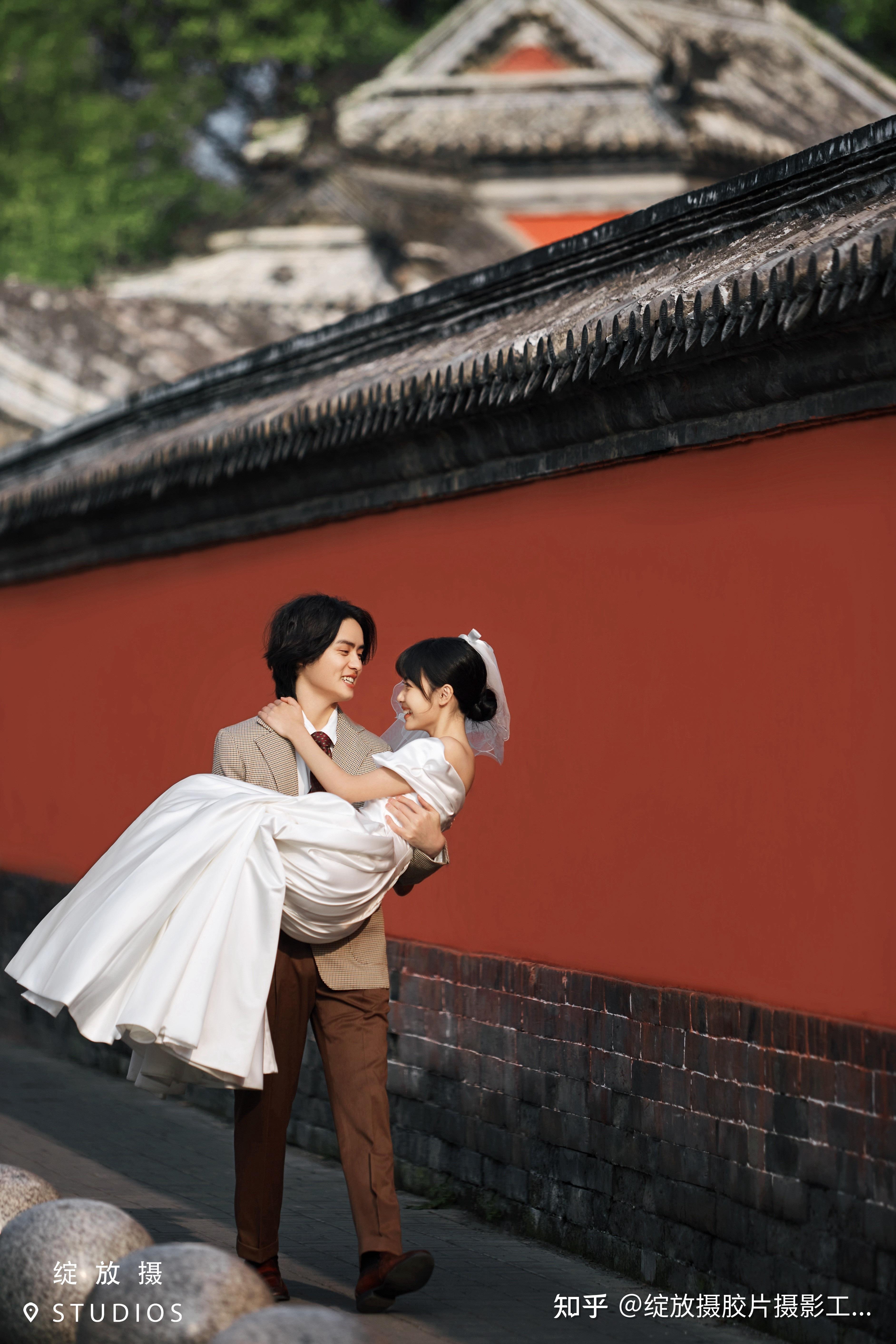 漫步鼓楼追忆童年时光北京特色婚纱照