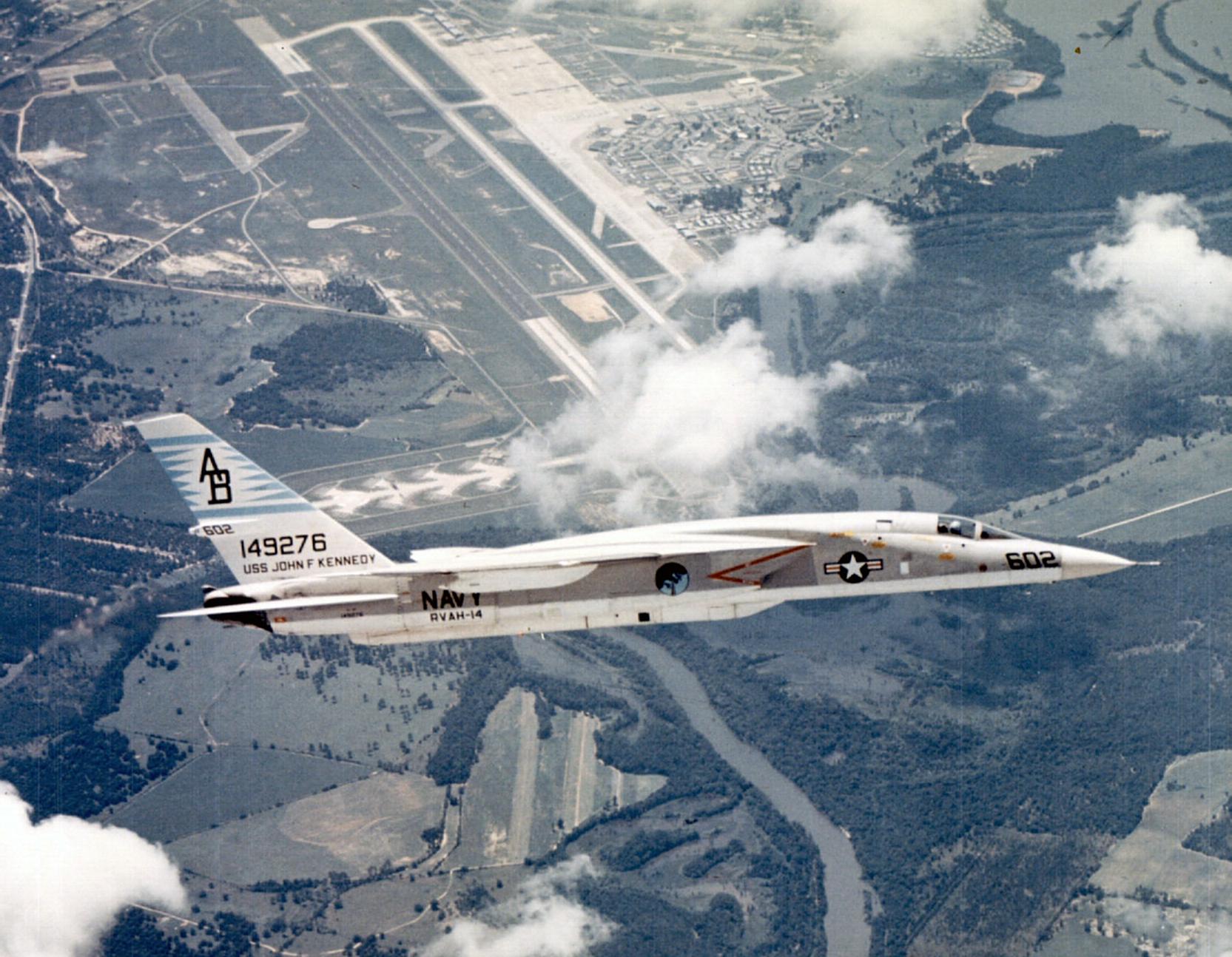 ",是美国北美航空公司研制的双座双发全天候超音速舰载重型攻击机