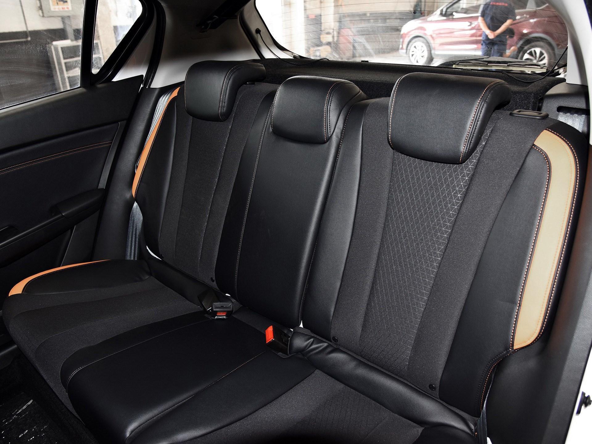 高性价比空间魔术师小哥带你看宝骏310w