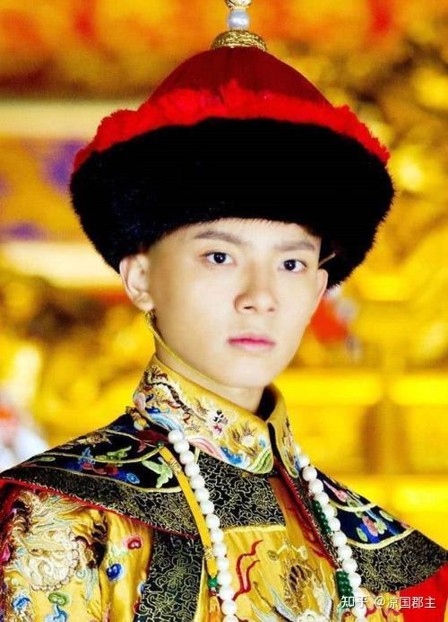 在多尔衮死后两个月内,顺治帝对其做了四件大事:"上率诸王,贝勒,文武