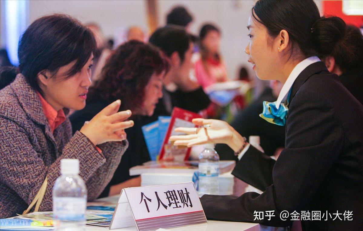 社会中,感觉在银行上班还挺有面子的,现在大家都笑称自己是"金融民工"