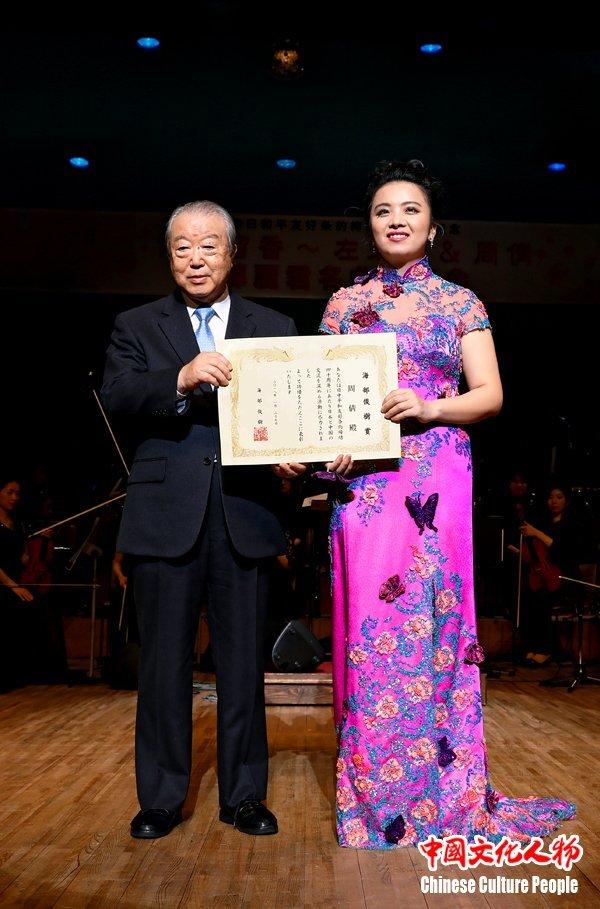 组图左宏元周倩邓丽君名曲演唱会在东京成功举行