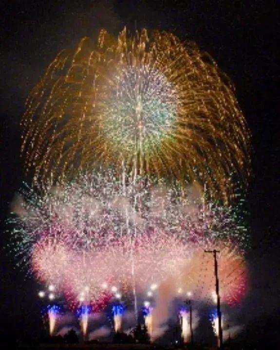 时隔三年的花火大会 夏季的仪式感终于又回来了 知乎