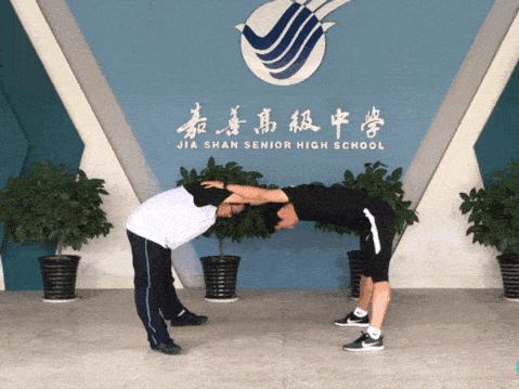 跪姿俯卧撑俯卧撑深蹲前后弓箭步跳前后交叉开合跳原地小碎步并腿左右