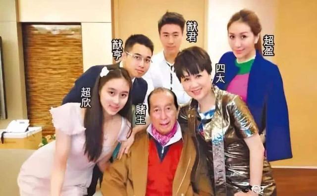 赌王和四太梁安琪生了2个女儿3个儿子,最小的儿子何猷佳已经夭折,四太