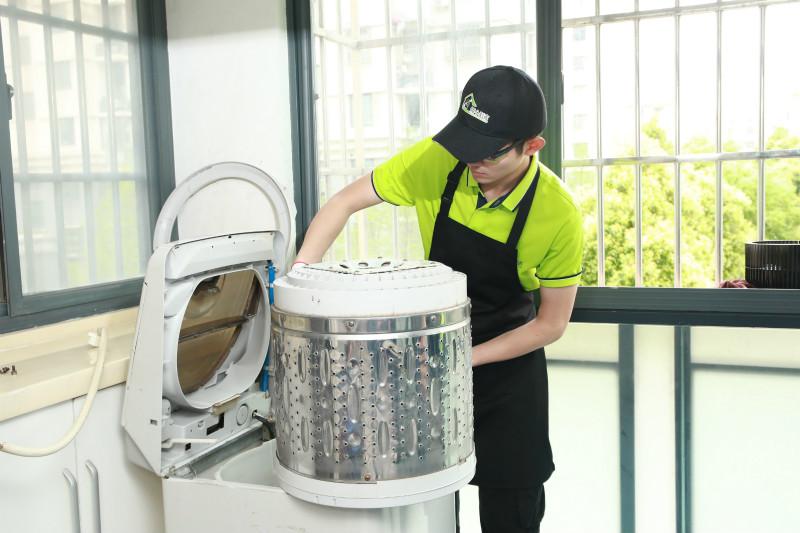 倾心到家日立波轮洗衣机清洗