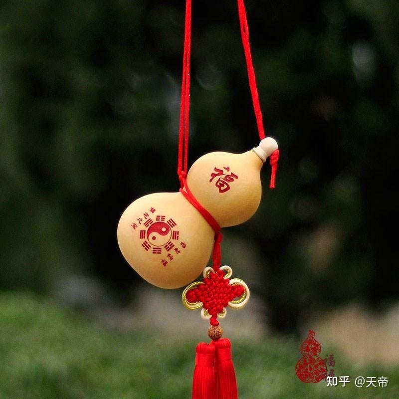 药葫芦只不过是一只盛药的"药壶".或曰一种行医,卖药的"招幌"而已.