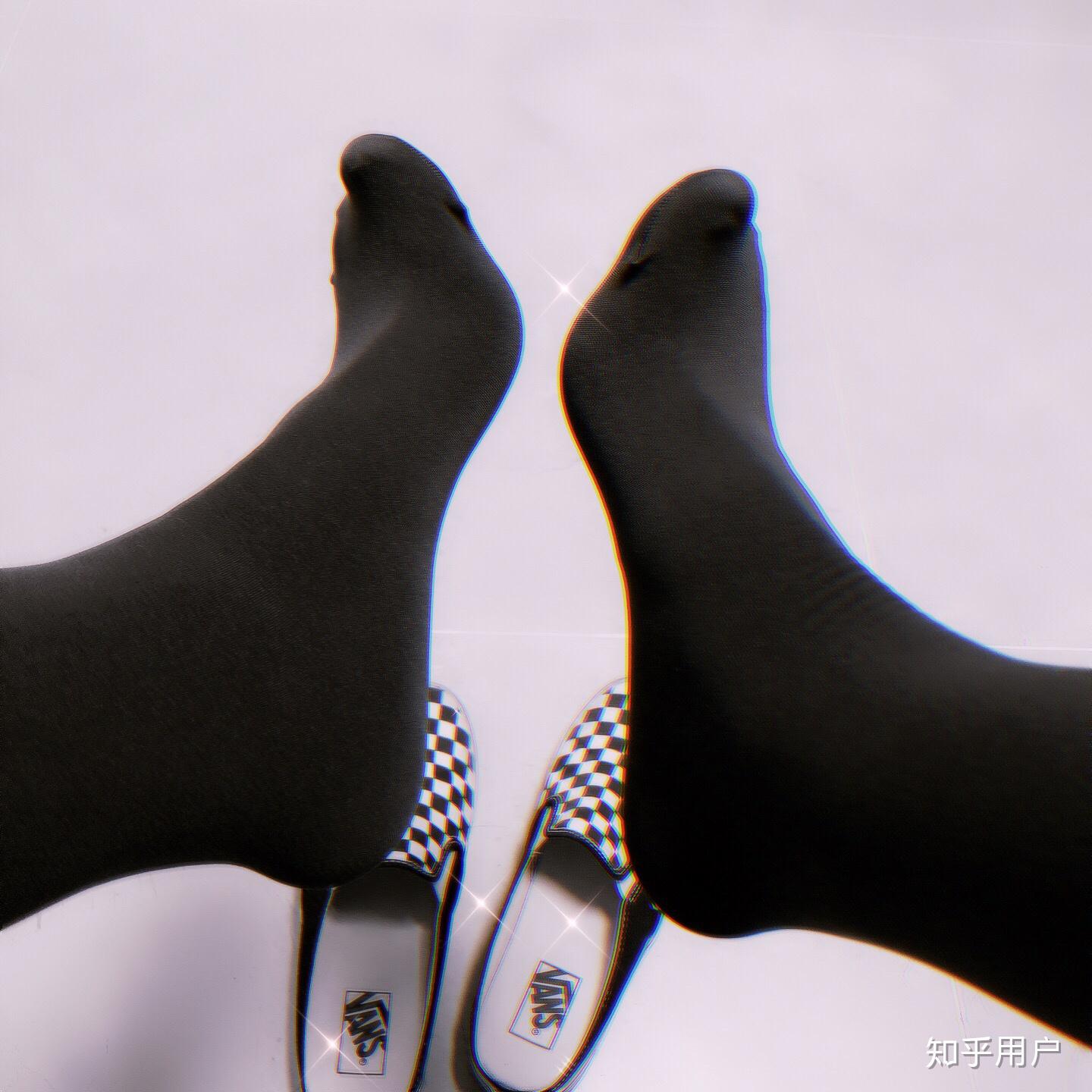 男孩子穿黑色连裤袜配短裤出门会很违和吗?别人看到会怎么样?