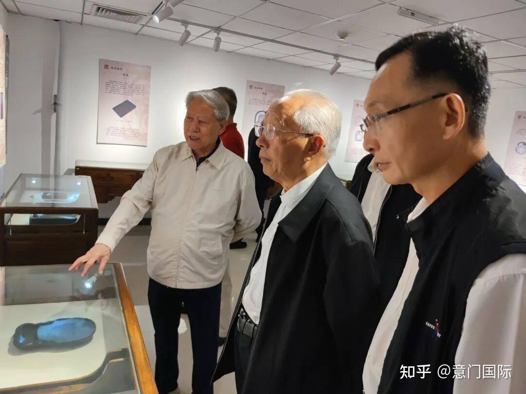 喻林祥上将,刘红军中将,桓玉珊副部长宣布刘亚梅画展开展中国国家博物