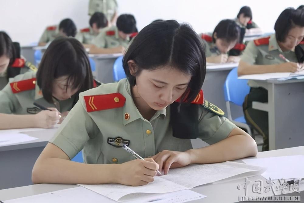 女兵入伍考军校普遍难在哪三点