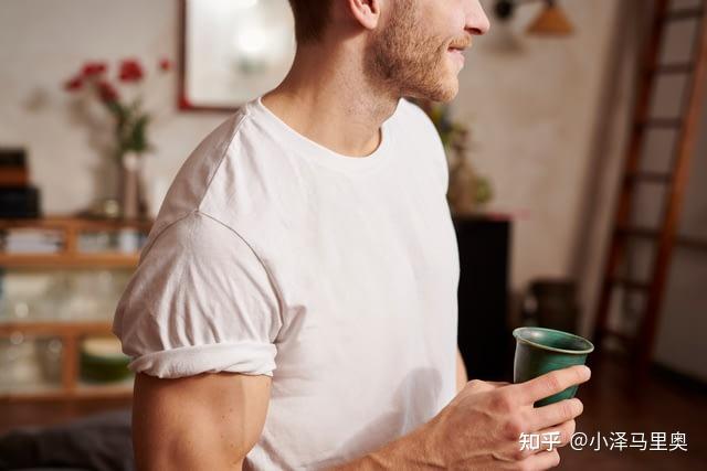 男生打手冲正常吗