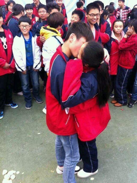 为减少中学生早恋成风现象,家长和老师该如何正确看待孩子早恋?