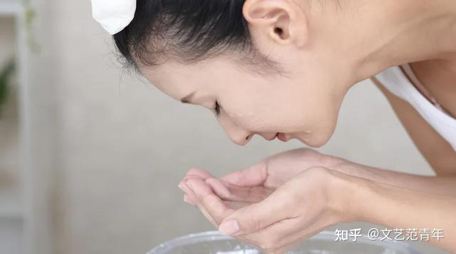一,迪蕾氨基酸洁面泡泡采用目前最温和的日本进口氨基酸成分.