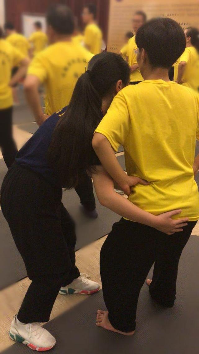 站桩放松的不传之秘站桩松腰的诀窍什么叫做下盘扎根之感