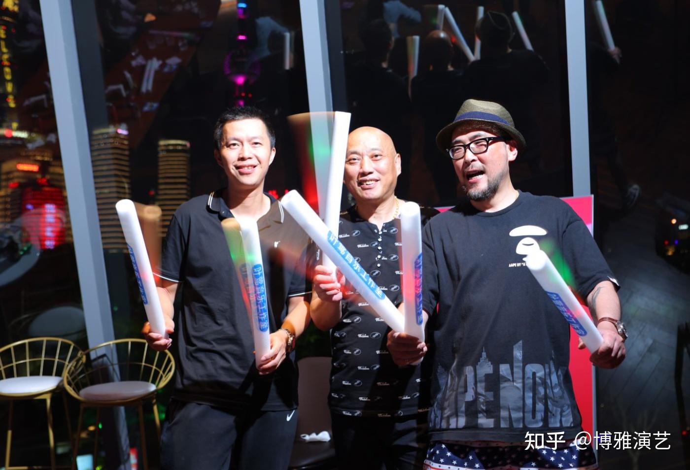 制片人朱义伟公子昨夜入梦来发布会在上海白玉兰广场举行