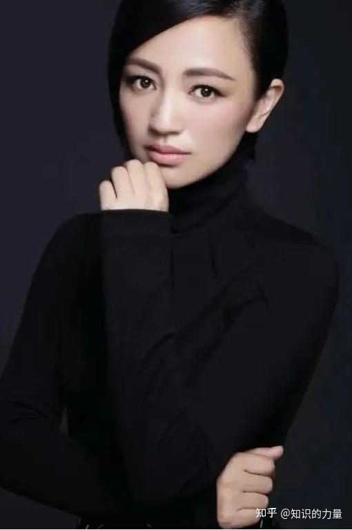 王翠平(姚晨饰)(电视剧《潜伏》中女主角)