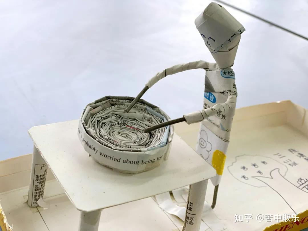 通过废旧报纸的创作,我明白了创作需要观察和思考!