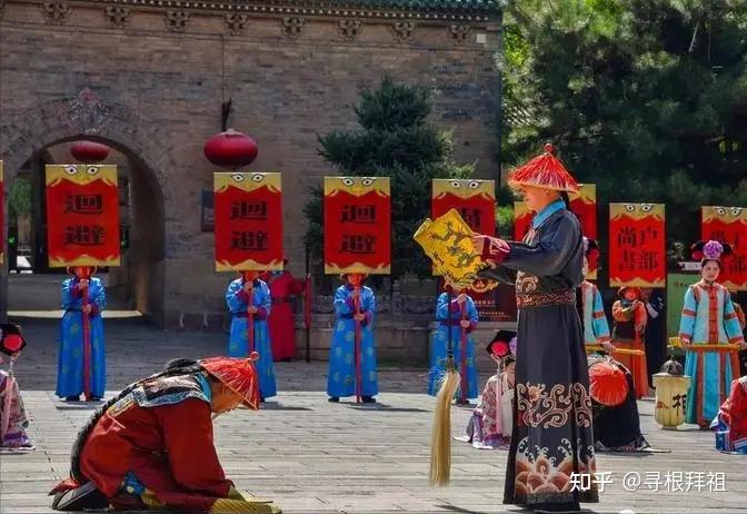 如果皇上派人向太上皇、皇太后宣圣旨,太上皇和皇太后需下跪接圣旨吗?为什么? 知乎