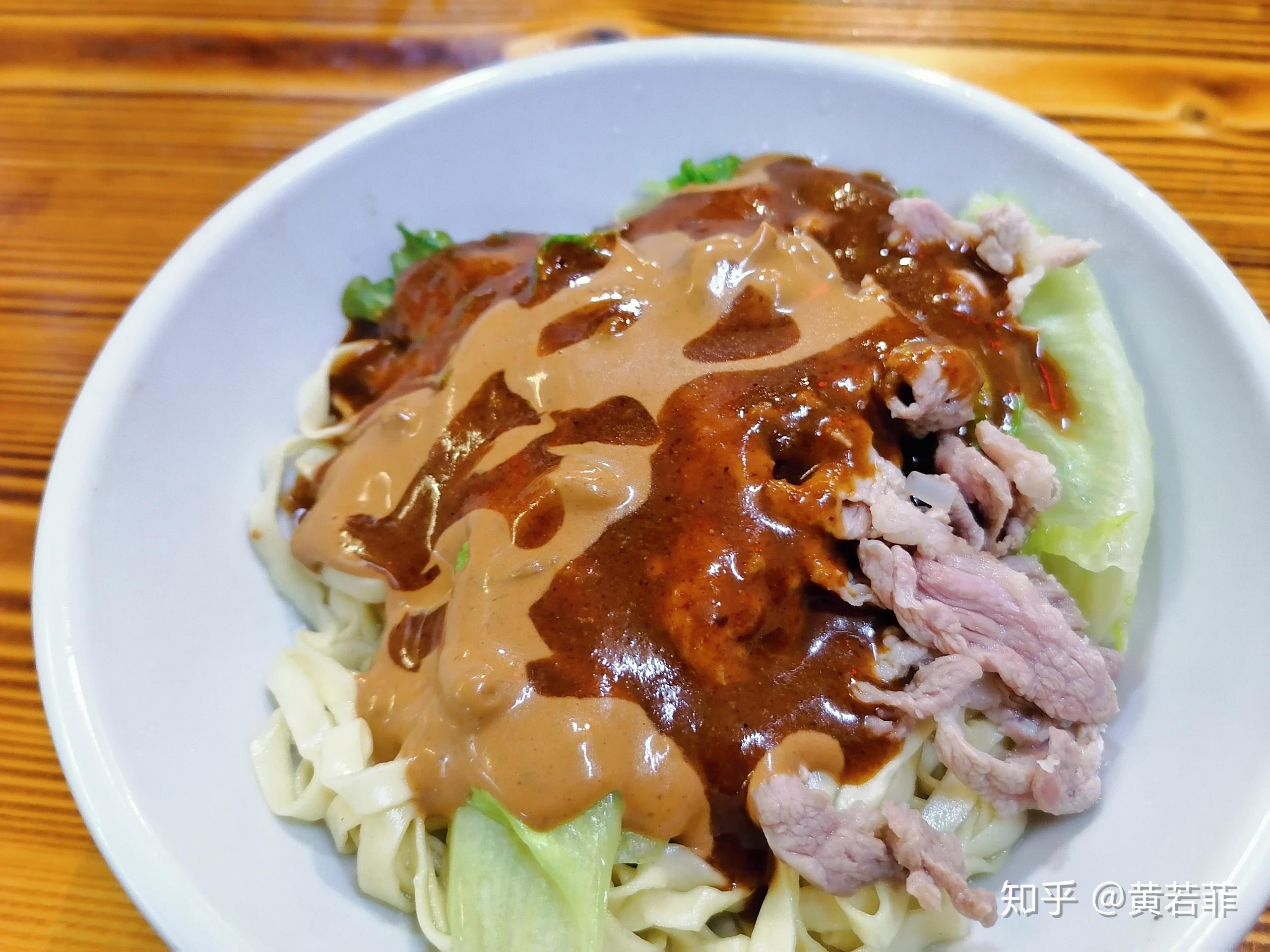 是和厦门的沙茶面一样,谁知道完全不是一回事,这里的沙茶面,沙茶粿