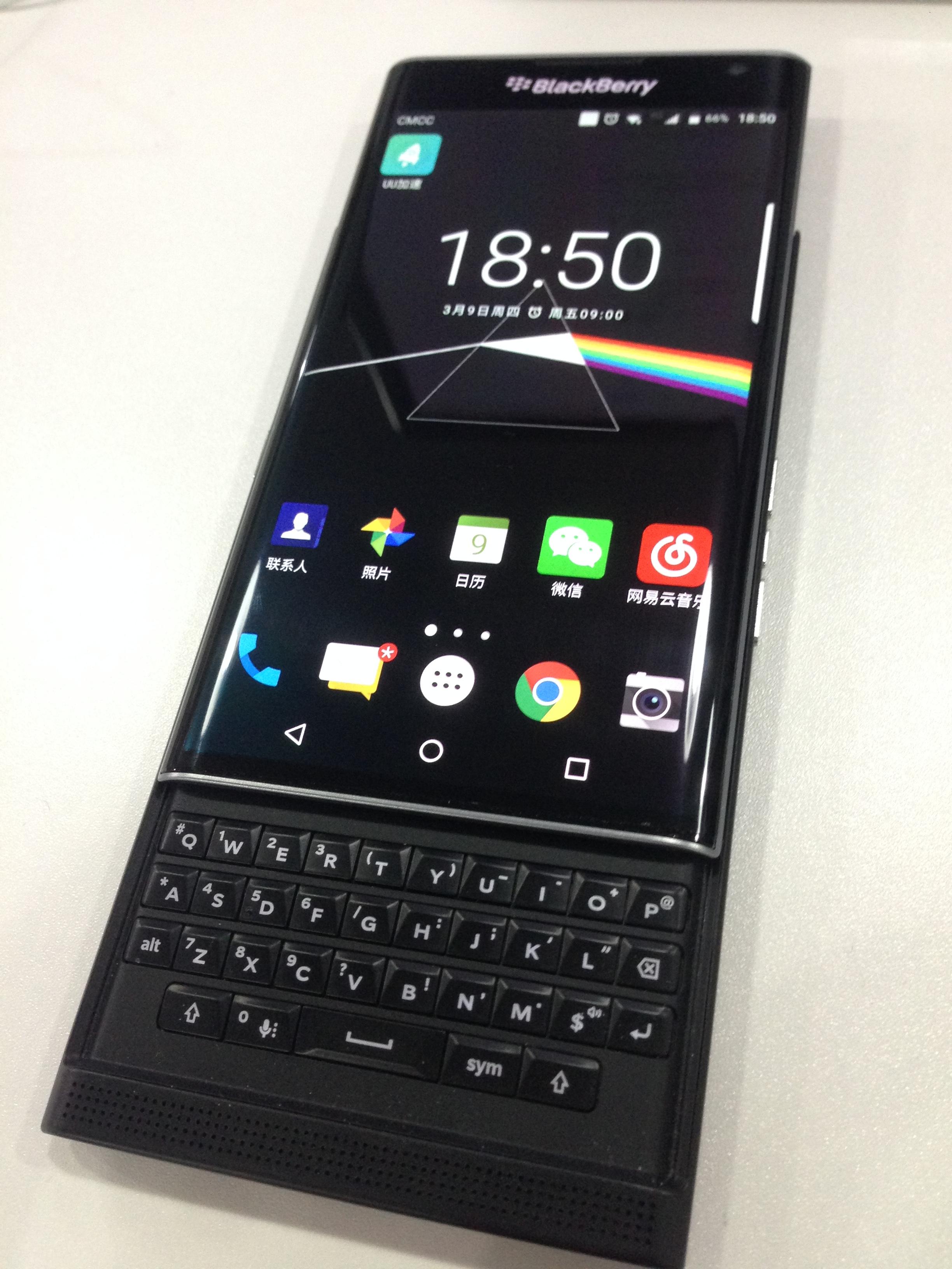 BlackBerry Q10 Review - The Return of the QWERTY King | GearDiary