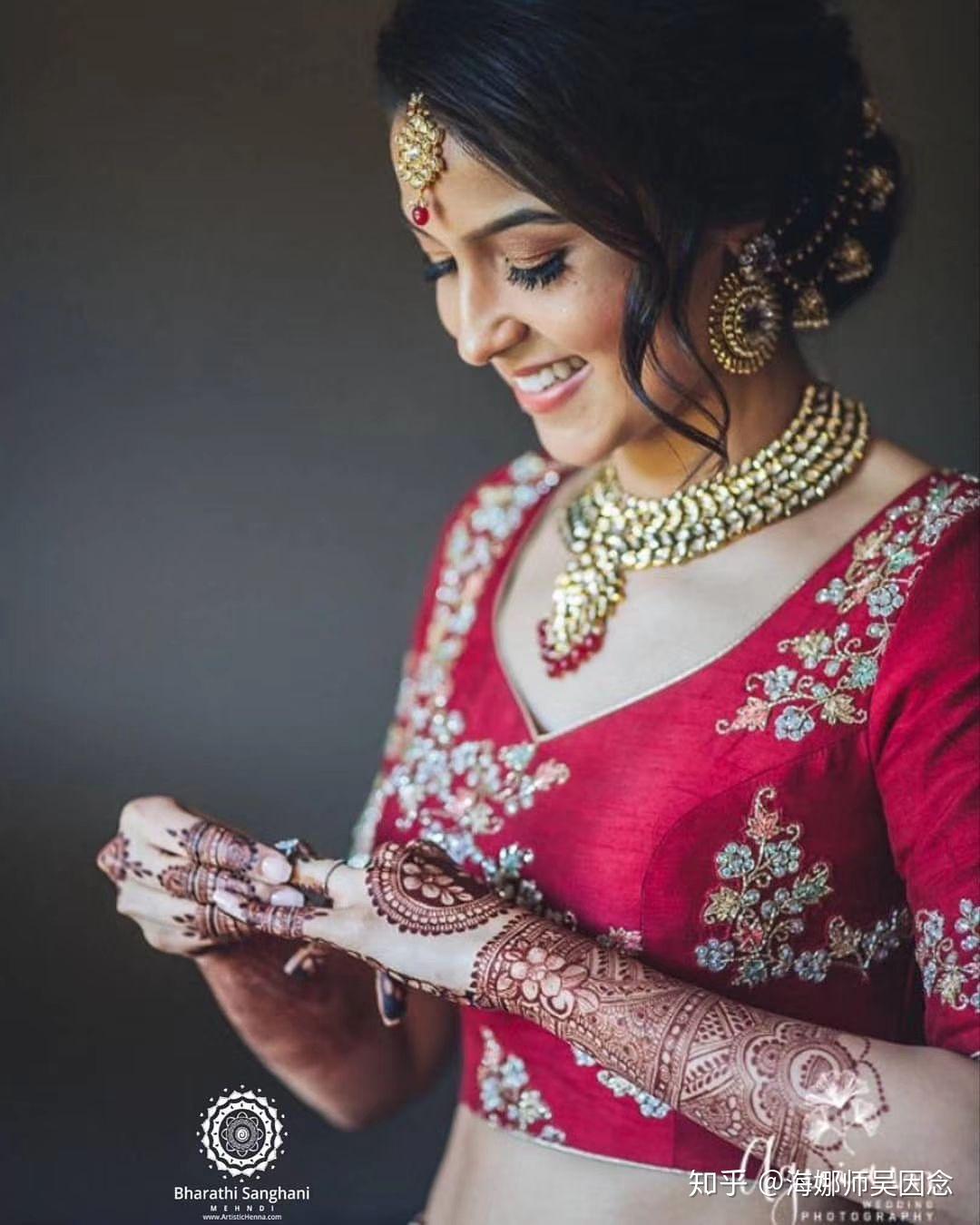 关于海娜的传统,在印度社会,新娘在婚礼前一天,要由未来婆婆为她点下