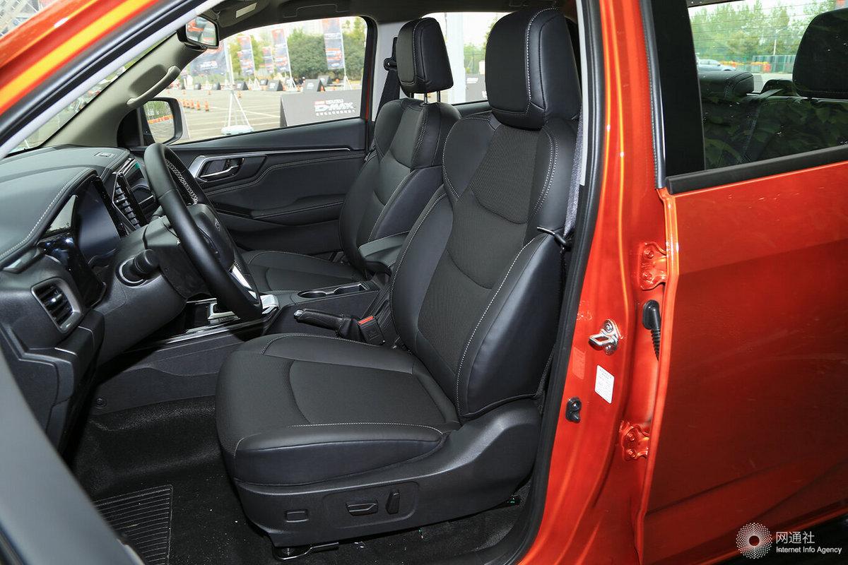 作为国内皮卡车型中的老将,d-max在5月份刚刚完成了全新换代.