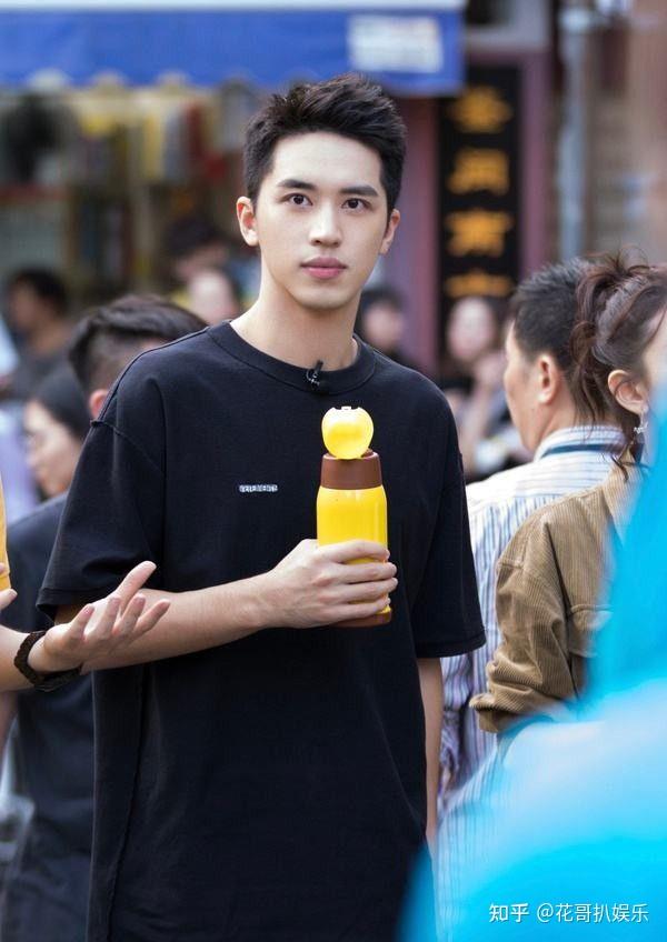 许魏洲疑似喜当爹距离官宣结婚仅五个月网友应该是未婚先孕